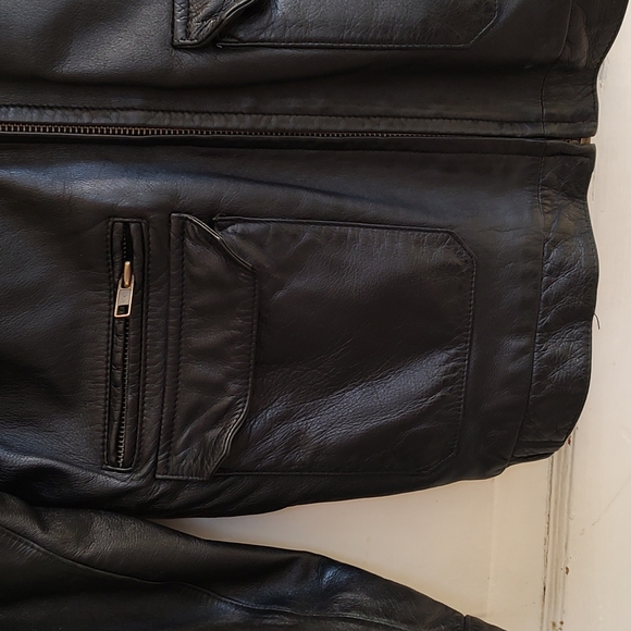 Leather jacket - Picture 2 of 8